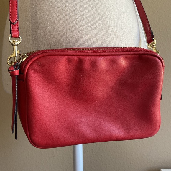 Red crossbody camera bag from Italy, faux leather - Picture 2 of 14